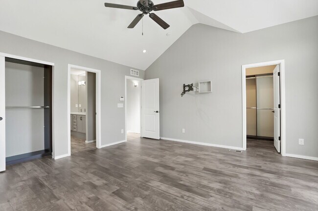 Building Photo - Beautiful 3 Bedroom - 3 1/3 Bathroom Home ...