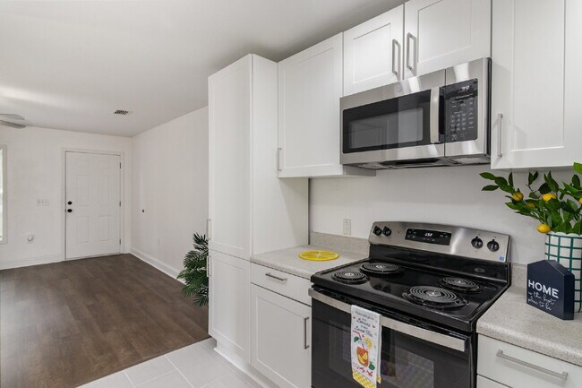 Building Photo - Cocoa Duplex