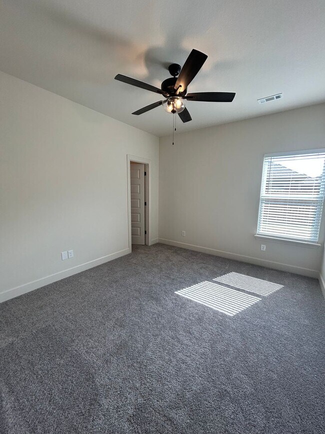 Building Photo - Spacious 4 Bed, 2.5 Bath Home in Pea Ridge!