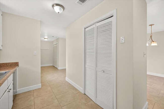Building Photo - 898 Meginnis Ln