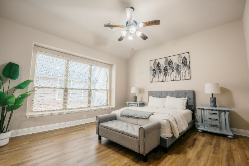 Building Photo - 728 Chatsworth Dr