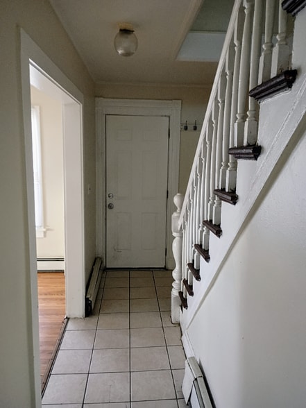 Building Photo - 28 Grant St