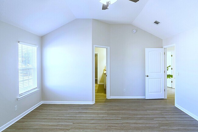 Building Photo - 1430 Evergreen Trl