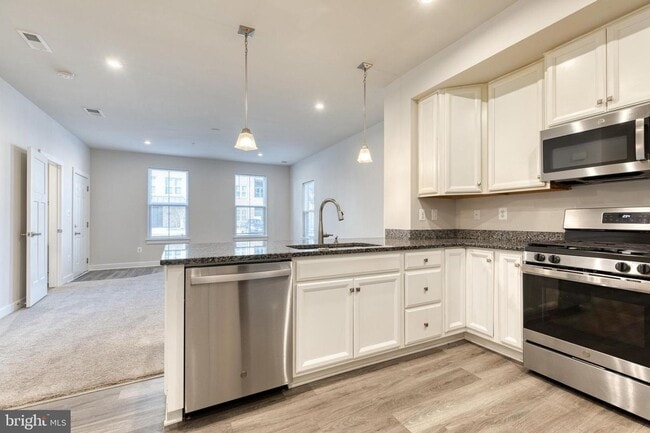 Building Photo - Live in the highly coveted community of Pa...