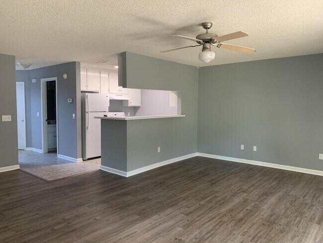 Building Photo - 127 Woodberry Dr