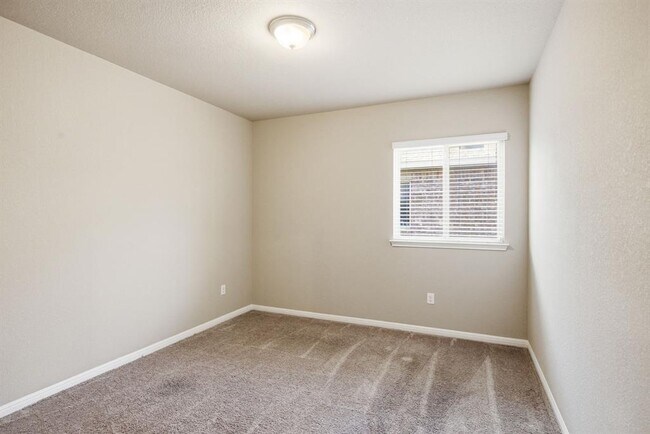 Building Photo - 609 Carly Ann Ln