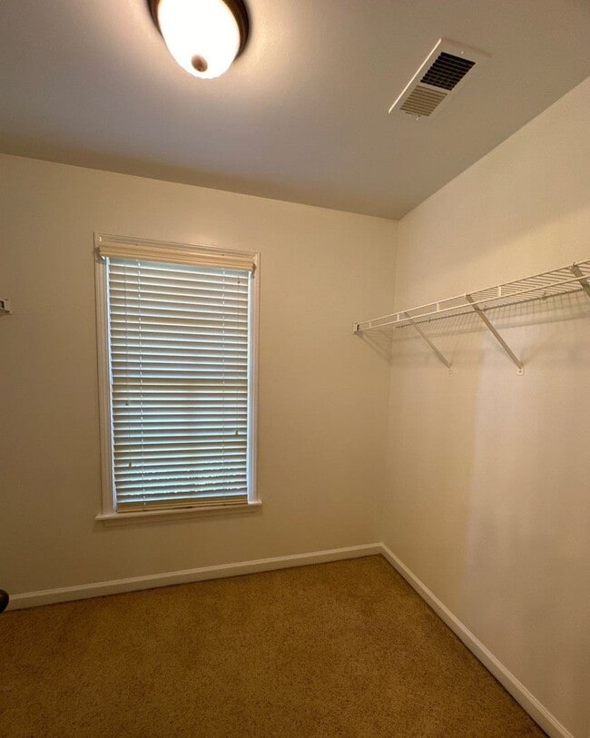 Building Photo - 10135 Ridgewood Oak Dr