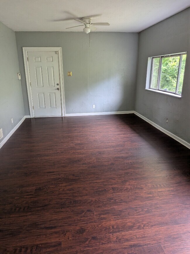 Building Photo - Cute Two Bedroom Home On Dead End Street In Spring Hill