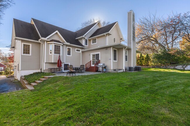 Building Photo - 60 Havilands Ln