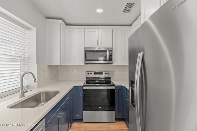 Building Photo - 223 19th St N