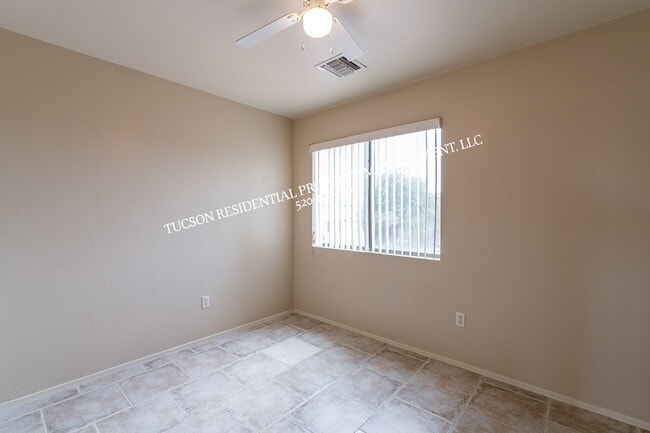 Building Photo - 4123 E Cameo Point Dr