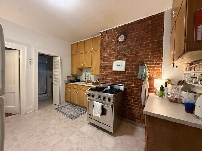 Building Photo - $1,325 | 2 Bedroom, 1 Bathroom House | Dog Friendly* | Sublease Available for June 29th, 2026 Mov...