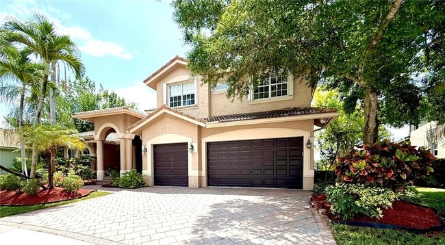 Building Photo - 2547 Montclaire Cir