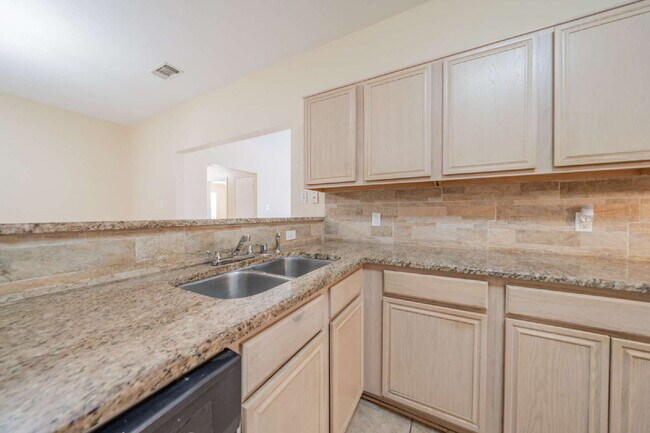 Building Photo - Cute 3 bed, 2 bath home in Grand Prairie