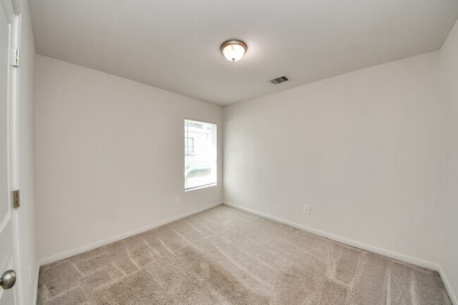 Building Photo - 164 Goldenrod