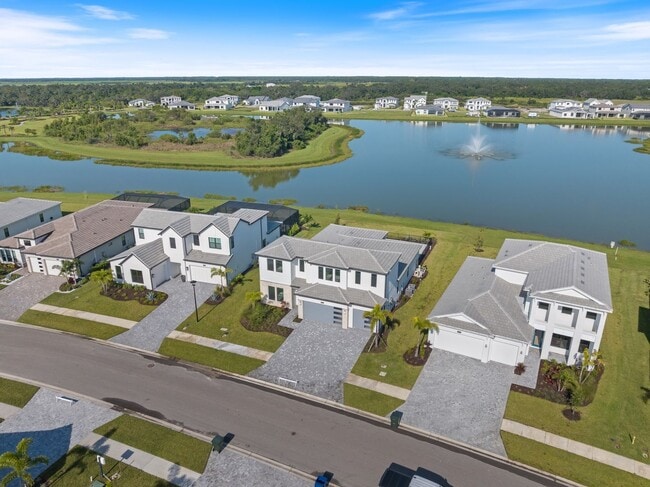 Building Photo - Brand New spacious 4bd/3.5bth Sarasota Hom...