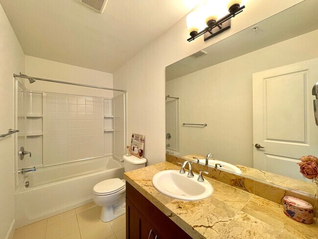 Building Photo - Great Townhome for rent