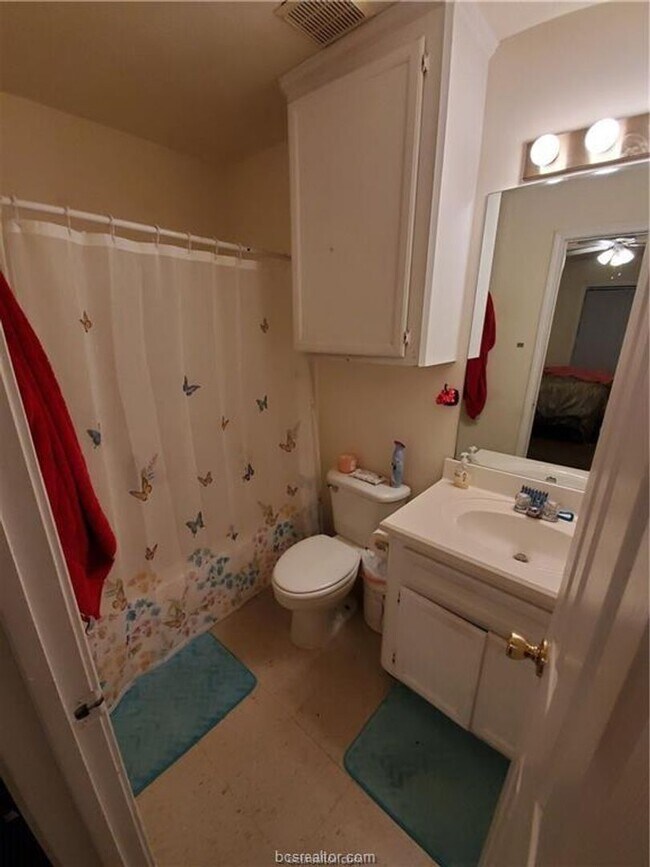 Building Photo - College Station - 3 bedroom /3 bath HOUSE Near TAMU!