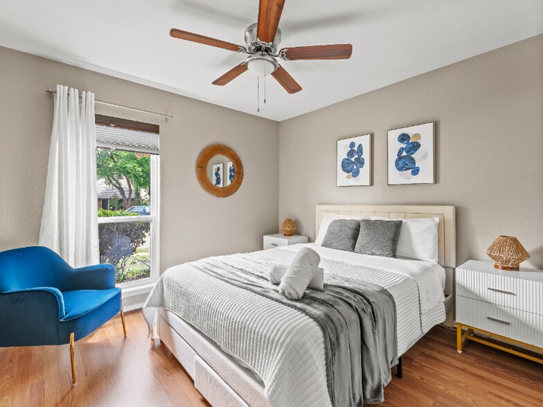 Building Photo - 1108 Collin Dr