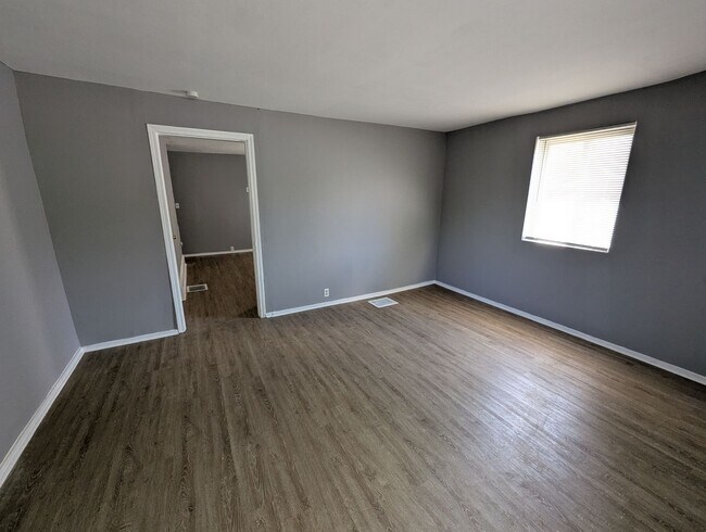 Building Photo - Live on Pennsylvania Ave – Get $100 Off Re...