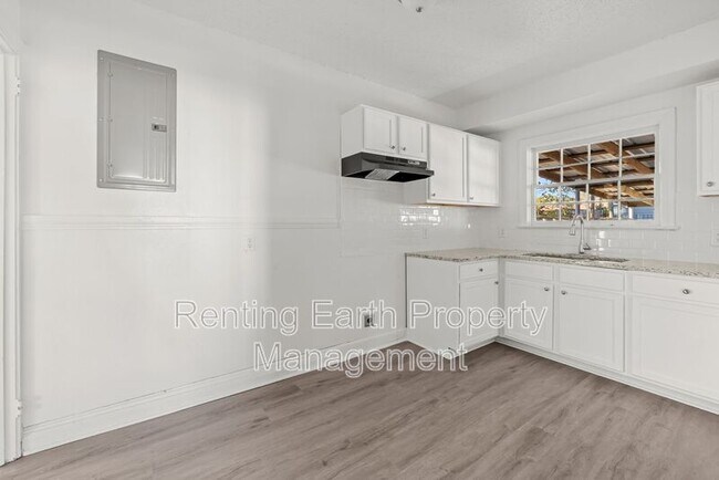 Building Photo - 1540 42nd St Ensley