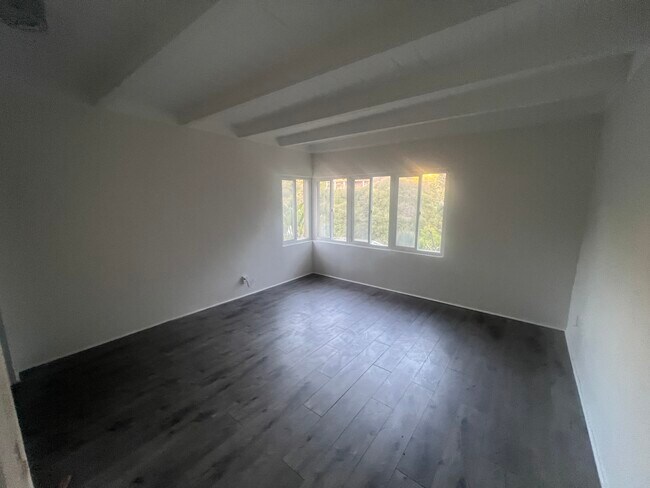 Building Photo - 1300 Dunning Dr