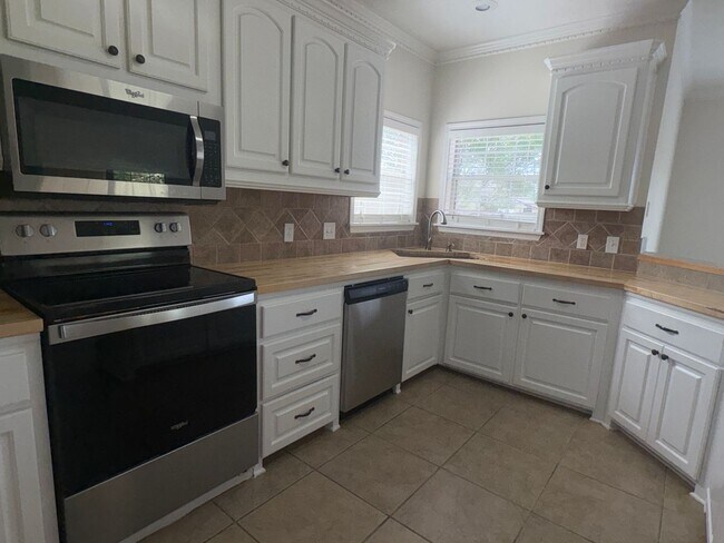 Building Photo - For Rent in Brandon School District!