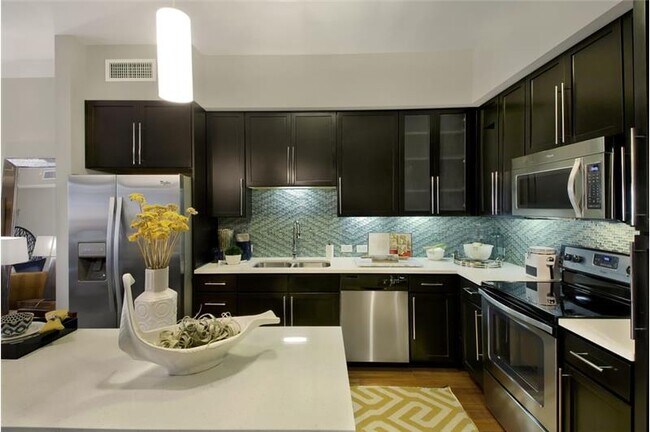 Building Photo - 112 Sandra Muraida Way