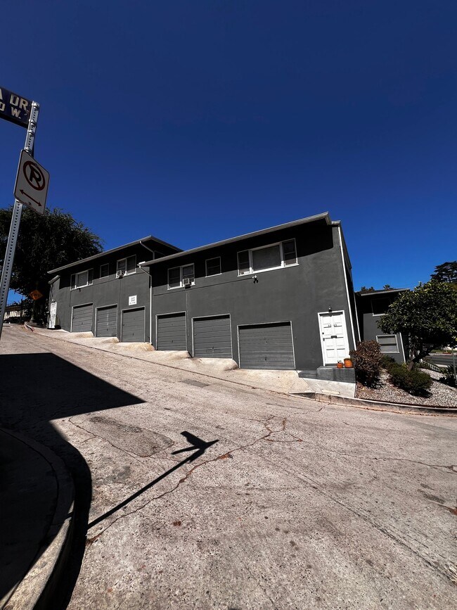Building Photo - 3880 Roble Vista Dr