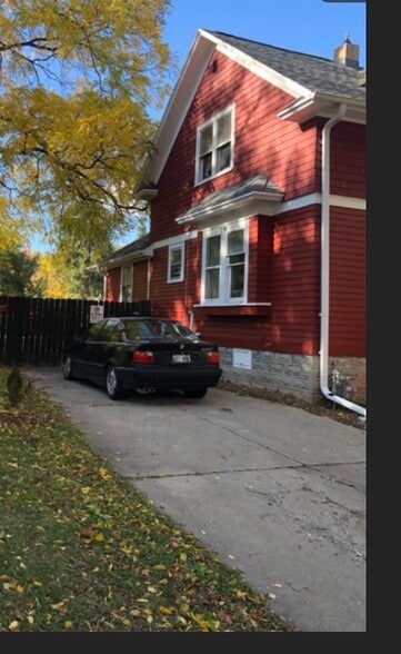 Building Photo - 832 S Roosevelt St