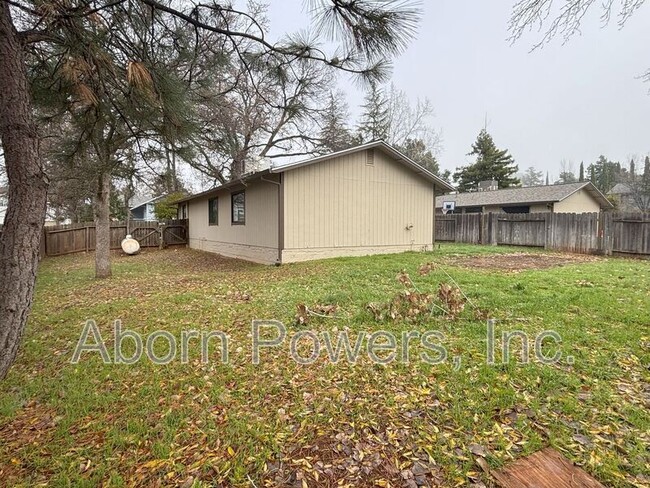 Building Photo - 3360 La Canada Dr