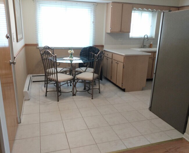 Building Photo - 9511 Lawrence Ct