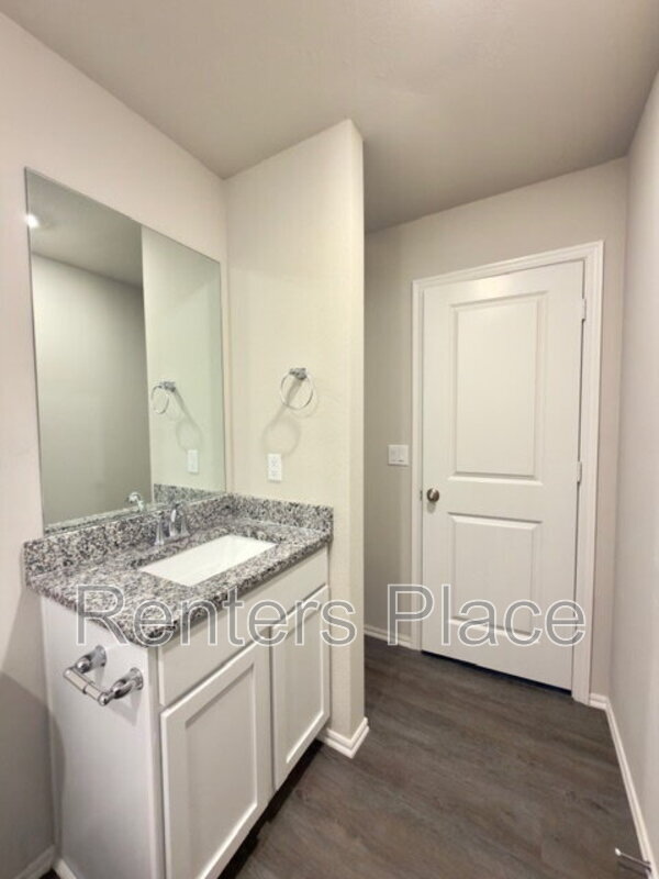 Building Photo - 14 Stonegate Dr