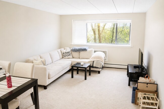 Building Photo - Charming 1-Bedroom Condo Near Medford Square