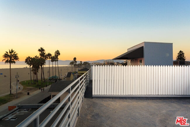 Building Photo - 11 Brooks Ave