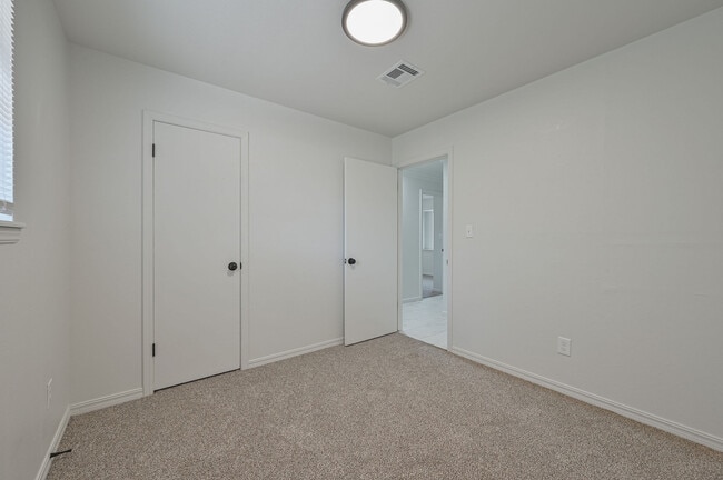 Building Photo - 3912 Parkwoods Ln