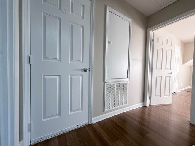 Building Photo - 6517 Valene Ct