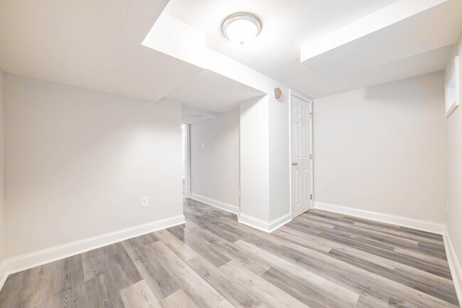 Building Photo - 2489 Fairway