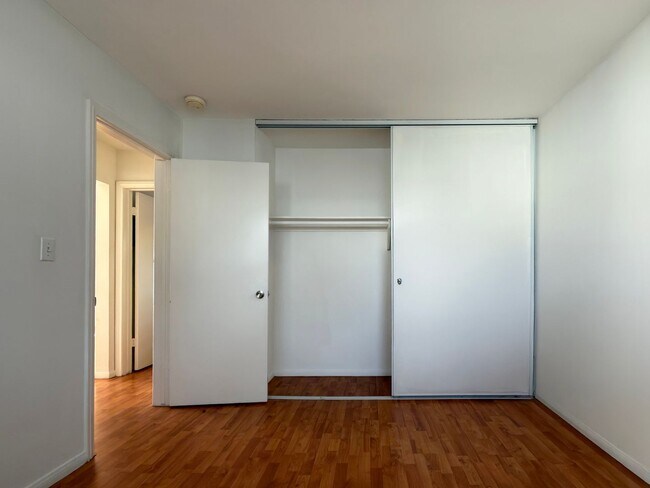 Building Photo - LB1702 (lease only)