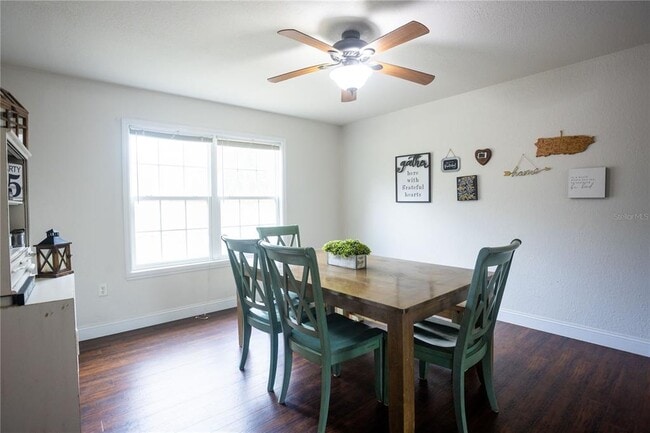 Building Photo - 1159 SW Valencia Heights Ave