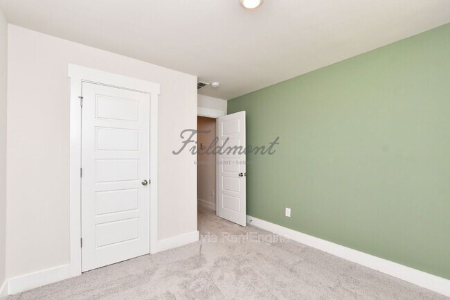 Building Photo - 429 Ellis Mill St