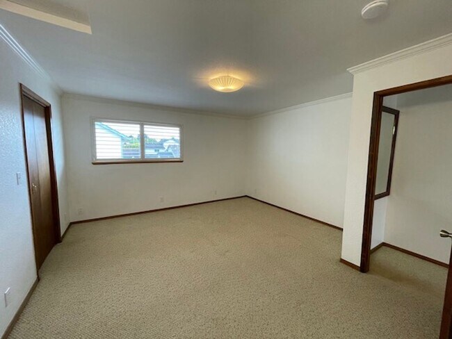 Building Photo - Comfortable 2bd/2bath Condo with garage of...