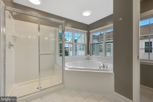 Building Photo - 12913 Wood Cres Cir