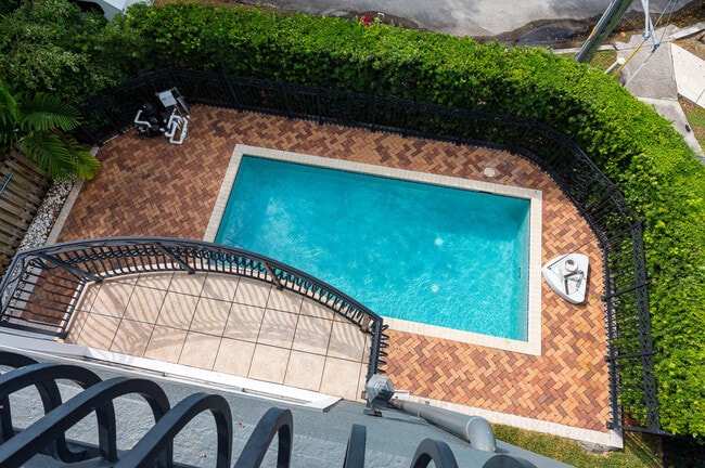 Building Photo - 486 SW 5th St