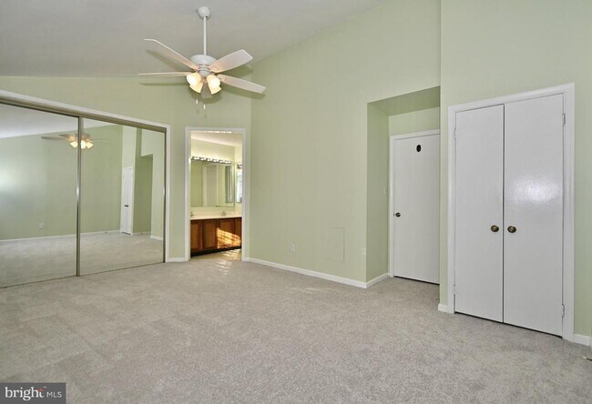Building Photo - Beautiful, freshly updated townhome with a contemporary feel in the Wootton high school district!