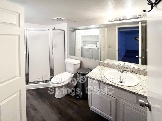 Building Photo - 2058 Palm Dr