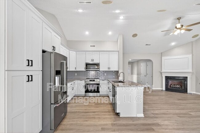 Building Photo - 123 Thousand Oaks Cir