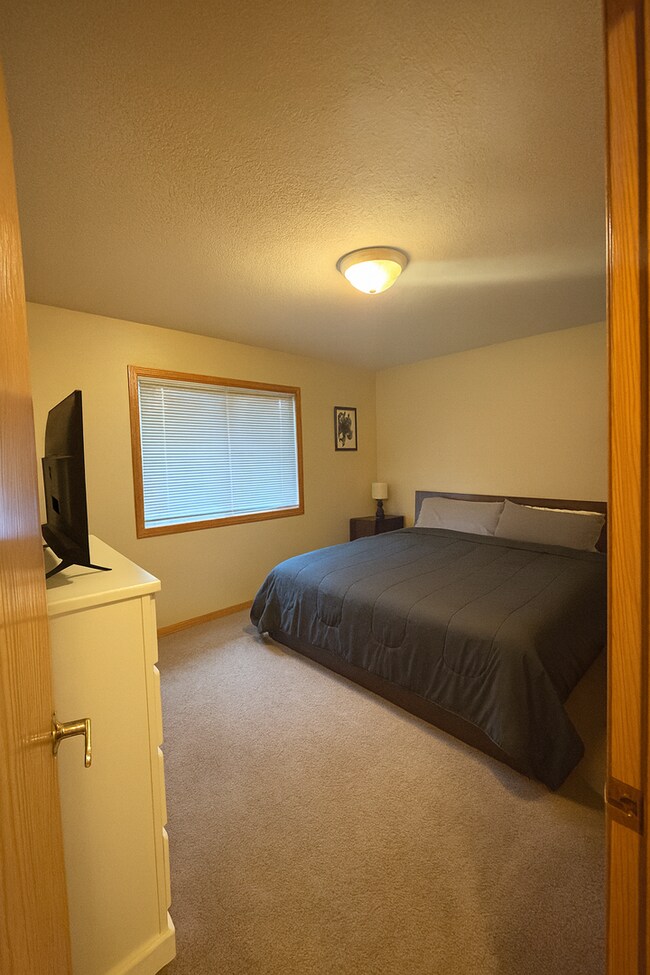 Building Photo - 1040/1044 4th St SE, Forest Lake, MN 55129 (duplex)