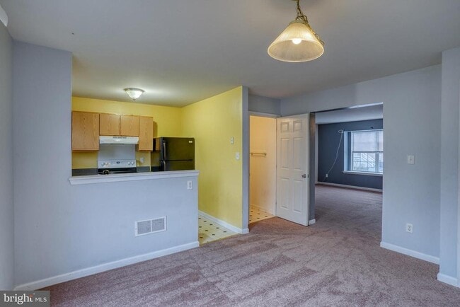 Building Photo - 407 Champs Ln