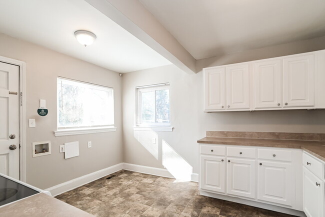 Building Photo - 2751 Catalina Ave